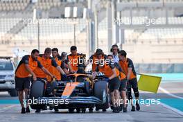 McLaren MCL36 of Oscar Piastri (AUS) McLaren pushed down the pit lane by mechanics. 22.11.2022. Formula 1 Testing, Yas Marina Circuit, Abu Dhabi, Tuesday.