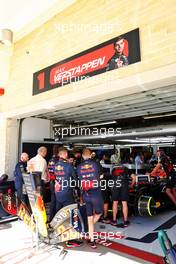 Max Verstappen (NLD) Red Bull Racing RB18 in the pits. 21.10.2022. Formula 1 World Championship, Rd 19, United States Grand Prix, Austin, Texas, USA, Practice Day.