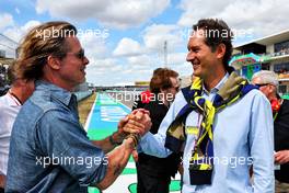 (L to R): Brad Pitt (USA) Actor with John Elkann (ITA) FIAT Chrysler Automobiles Chairman on the grid. 23.10.2022. Formula 1 World Championship, Rd 19, United States Grand Prix, Austin, Texas, USA, Race Day.
