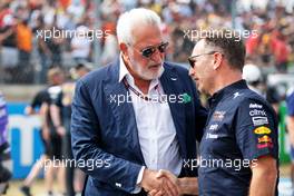 (L to R): Lawrence Stroll (CDN) Aston Martin F1 Team Investor with Christian Horner (GBR) Red Bull Racing Team Principal on the grid. 23.10.2022. Formula 1 World Championship, Rd 19, United States Grand Prix, Austin, Texas, USA, Race Day.