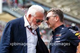 (L to R): Lawrence Stroll (CDN) Aston Martin F1 Team Investor with Christian Horner (GBR) Red Bull Racing Team Principal on the grid. 23.10.2022. Formula 1 World Championship, Rd 19, United States Grand Prix, Austin, Texas, USA, Race Day.