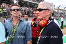Brad Pitt (USA) Actor  with Tim Cook  Chief Executive Officer of Apple. 23.10.2022. Formula 1 World Championship, Rd 19, United States Grand Prix, Austin, Texas, USA, Race Day.