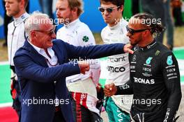 (L to R): Greg Maffei (USA) Liberty Media Corporation President and Chief Executive Officer with Lewis Hamilton (GBR) Mercedes AMG F1 on the grid. 23.10.2022. Formula 1 World Championship, Rd 19, United States Grand Prix, Austin, Texas, USA, Race Day.