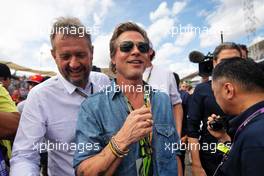 Brad Pitt (USA) Actor with Steve Nielsen (GBR) FOM Sporting Director on the grid. 23.10.2022. Formula 1 World Championship, Rd 19, United States Grand Prix, Austin, Texas, USA, Race Day.