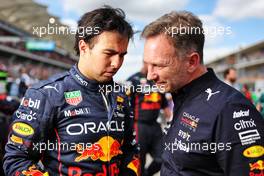 Sergio Perez (MEX) Red Bull Racing with Christian Horner (GBR) Red Bull Racing Team Principal on the grid. 23.10.2022. Formula 1 World Championship, Rd 19, United States Grand Prix, Austin, Texas, USA, Race Day.