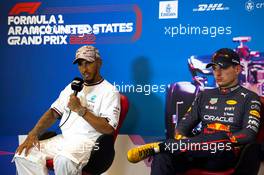 (L to R): Lewis Hamilton (GBR) Mercedes AMG F1 and Max Verstappen (NLD) Red Bull Racing in the FIA Press Conference. 23.10.2022. Formula 1 World Championship, Rd 19, United States Grand Prix, Austin, Texas, USA, Race Day.