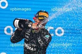Lewis Hamilton (GBR) Mercedes AMG F1 celebrates his second position on the podium. 23.10.2022. Formula 1 World Championship, Rd 19, United States Grand Prix, Austin, Texas, USA, Race Day.