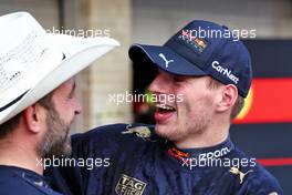 Max Verstappen (NLD) Red Bull Racing celebrates winning the Constructors' World Championship with the team. 23.10.2022. Formula 1 World Championship, Rd 19, United States Grand Prix, Austin, Texas, USA, Race Day.