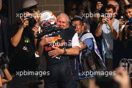 Race winner Max Verstappen (NLD) Red Bull Racing celebrates with Dr Helmut Marko (AUT) Red Bull Motorsport Consultant in parc ferme. 23.10.2022. Formula 1 World Championship, Rd 19, United States Grand Prix, Austin, Texas, USA, Race Day.