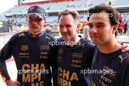 (L to R): Max Verstappen (NLD) Red Bull Racing; Christian Horner (GBR) Red Bull Racing Team Principal; and Sergio Perez (MEX) Red Bull Racing, celebrate winning the Constructors' World Championship. 23.10.2022. Formula 1 World Championship, Rd 19, United States Grand Prix, Austin, Texas, USA, Race Day.