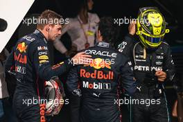 (L to R): Max Verstappen (NLD) Red Bull Racing with Sergio Perez (MEX) Red Bull Racing and Lewis Hamilton (GBR) Mercedes AMG F1 in parc ferme. 23.10.2022. Formula 1 World Championship, Rd 19, United States Grand Prix, Austin, Texas, USA, Race Day.