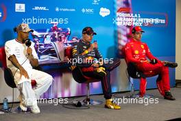 (L to R): Lewis Hamilton (GBR) Mercedes AMG F1; Max Verstappen (NLD) Red Bull Racing; and Charles Leclerc (MON) Ferrari, in the post race FIA Press Conference. 23.10.2022. Formula 1 World Championship, Rd 19, United States Grand Prix, Austin, Texas, USA, Race Day.