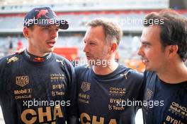 (L to R): Max Verstappen (NLD) Red Bull Racing; Christian Horner (GBR) Red Bull Racing Team Principal and Sergio Perez (MEX) Red Bull Racing celebrate winning the Constructors' World Championship. 23.10.2022. Formula 1 World Championship, Rd 19, United States Grand Prix, Austin, Texas, USA, Race Day.