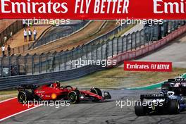 Carlos Sainz Jr (ESP) Ferrari F1-75 spins off at the start of the race. 23.10.2022. Formula 1 World Championship, Rd 19, United States Grand Prix, Austin, Texas, USA, Race Day.