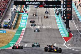 Max Verstappen (NLD) Red Bull Racing RB18 on the formation lap. 23.10.2022. Formula 1 World Championship, Rd 19, United States Grand Prix, Austin, Texas, USA, Race Day.