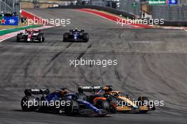 Alexander Albon (THA) Williams Racing FW44 and Daniel Ricciardo (AUS) McLaren MCL36 battle for position. 23.10.2022. Formula 1 World Championship, Rd 19, United States Grand Prix, Austin, Texas, USA, Race Day.