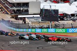 Carlos Sainz Jr (ESP) Ferrari F1-75 leads Lewis Hamilton (GBR) Mercedes AMG F1 W13 and George Russell (GBR) Mercedes AMG F1 W13 at the start of the race. 23.10.2022. Formula 1 World Championship, Rd 19, United States Grand Prix, Austin, Texas, USA, Race Day.