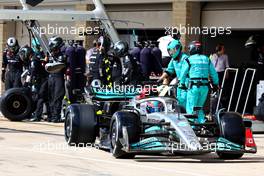 George Russell (GBR) Mercedes AMG F1 W13 pit stop. 23.10.2022. Formula 1 World Championship, Rd 19, United States Grand Prix, Austin, Texas, USA, Race Day.