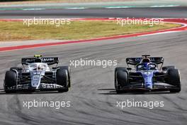 (L to R): Yuki Tsunoda (JPN) AlphaTauri AT03 and Alexander Albon (THA) Williams Racing FW44 battle for position. 23.10.2022. Formula 1 World Championship, Rd 19, United States Grand Prix, Austin, Texas, USA, Race Day.