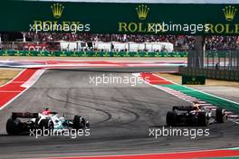 Lewis Hamilton (GBR) Mercedes AMG F1 W13 and Max Verstappen (NLD) Red Bull Racing RB18 battle for the lead of the race. 23.10.2022. Formula 1 World Championship, Rd 19, United States Grand Prix, Austin, Texas, USA, Race Day.