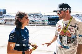 (L to R): Jamie Chadwick (GBR) Williams Racing Development Driver with Conor Daly (USA) IndyCar Driver. 22.10.2022. Formula 1 World Championship, Rd 19, United States Grand Prix, Austin, Texas, USA, Qualifying Day.