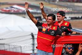 (L to R): Carlos Sainz Jr (ESP) Ferrari and team mate Charles Leclerc (MON) Ferrari on the drivers parade. 23.10.2022. Formula 1 World Championship, Rd 19, United States Grand Prix, Austin, Texas, USA, Race Day.
