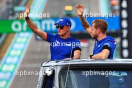 (L to R): Mick Schumacher (GER) Haas F1 Team and team mate Kevin Magnussen (DEN) Haas F1 Team on the drivers parade. 23.10.2022. Formula 1 World Championship, Rd 19, United States Grand Prix, Austin, Texas, USA, Race Day.