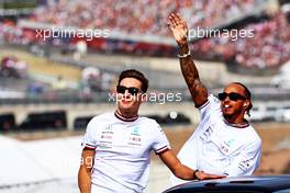 (L to R): George Russell (GBR) Mercedes AMG F1 and team mate Lewis Hamilton (GBR) Mercedes AMG F1 on the drivers parade. 23.10.2022. Formula 1 World Championship, Rd 19, United States Grand Prix, Austin, Texas, USA, Race Day.