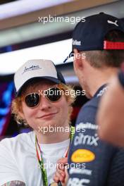 Ed Sheeran (GBR) with Max Verstappen (NLD) Red Bull Racing and Gianpiero Lambiase (ITA) Red Bull Racing Engineer. 23.10.2022. Formula 1 World Championship, Rd 19, United States Grand Prix, Austin, Texas, USA, Race Day.