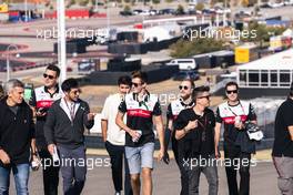 Theo Pourchaire (FRA) Alfa Romeo F1 Team Test Driver walks the circuit with the team. 20.10.2022. Formula 1 World Championship, Rd 19, United States Grand Prix, Austin, Texas, USA, Preparation Day.