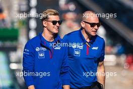 Mick Schumacher (GER) Haas F1 Team walks the circuit with the team. 20.10.2022. Formula 1 World Championship, Rd 19, United States Grand Prix, Austin, Texas, USA, Preparation Day.