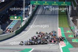 Marcus Armstrong (NZL) Hitech leads at the start of the race. 09.07.2022. FIA Formula 2 Championship, Rd 8, Spielberg, Austria, Saturday.