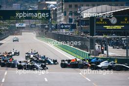 Theo Pourchaire (FRA) ART at the start of the race. 11.06.2022. FIA Formula 2 Championship, Rd 6, Baku, Azerbaijan, Saturday.