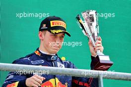 Liam Lawson (NZL) Carlin celebrates his third position on the podium. 28.08.2022. Formula 2 Championship, Rd 11, Feature Race, Spa-Francorchamps, Belgium, Sunday.