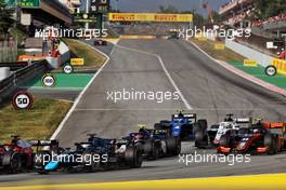 Roy Nissany (ISR) Dams at the start of the race. 21.05.2022. FIA Formula 2 Championship, Rd 4, Barcelona, Spain, Saturday.