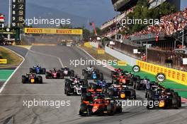 Felipe Drugovich (BRA) MP Motorsport leads at the start of the race. 21.05.2022. FIA Formula 2 Championship, Rd 4, Barcelona, Spain, Saturday.