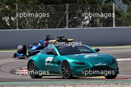 Jack Doohan (AUS) Virtuosi Racing leads behind the Aston Martin FIA Safety Car. 22.05.2022. FIA Formula 2 Championship, Rd 4, Barcelona, Spain, Sunday.