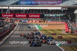 Logan Sargeant (USA) Carlin leads at the start of the race. 03.07.2022. FIA Formula 2 Championship, Rd 7, Feature Race, Silverstone, England, Sunday.