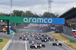 Marcus Armstrong (NZL) Hitech leads at the start of the race. 31.07.2022. FIA Formula 2 Championship, Rd 10, Budapest, Hungary, Feature Race, Sunday.