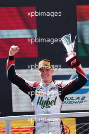 Frederik Vesti (DEN) ART celebrates his second position on the podium. 11.09.2022. Formula 2 Championship, Rd 13, Feature Race, Monza, Italy, Sunday.
