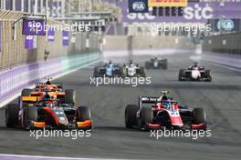 (L to R): Jake Hughes (GBR) Van Amersfoort Racing and Calan Williams (AUS) Trident battle for position. 27.03.2022. FIA Formula 2 Championship, Rd 2, Feature Race, Jeddah, Saudi Arabia, Sunday.