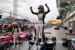 Race winner Beitske Visser (NED) Sirin Racing W Series Team celebrates in parc ferme. 02.10.2022. W Series, Rd 6, Marina Bay Street Circuit, Singapore, Race Day.