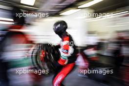 Toyota Gazoo Racing mechanics. 09.06.2022. FIA World Endurance Championship, Le Mans 24 Hours Practice and Qualifying, Le Mans, France, Thursday.
