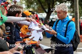 Alexander Albon (THA) Williams Racing with fans. 31.03.2023. Formula 1 World Championship, Rd 3, Australian Grand Prix, Albert Park, Melbourne, Australia, Practice Day.