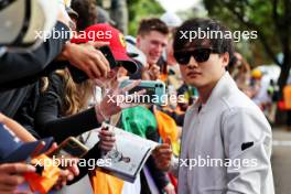Yuki Tsunoda (JPN) AlphaTauri with fans. 31.03.2023. Formula 1 World Championship, Rd 3, Australian Grand Prix, Albert Park, Melbourne, Australia, Practice Day.