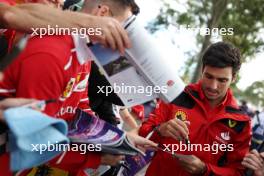 Carlos Sainz Jr (ESP) Ferrari with fans. 31.03.2023. Formula 1 World Championship, Rd 3, Australian Grand Prix, Albert Park, Melbourne, Australia, Practice Day.