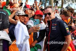 Christian Horner (GBR) Red Bull Racing Team Principal with fans. 31.03.2023. Formula 1 World Championship, Rd 3, Australian Grand Prix, Albert Park, Melbourne, Australia, Practice Day.