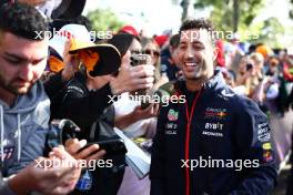 Daniel Ricciardo (AUS) Red Bull Racing Reserve and Third Driver with fans. 31.03.2023. Formula 1 World Championship, Rd 3, Australian Grand Prix, Albert Park, Melbourne, Australia, Practice Day.