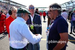 (L to R): Jackie Stewart (GBR) with Juan Pablo Montoya (COL) on the grid. 02.04.2023. Formula 1 World Championship, Rd 3, Australian Grand Prix, Albert Park, Melbourne, Australia, Race Day.