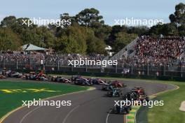 George Russell (GBR) Mercedes AMG F1 W14 leads at the start of the race. 02.04.2023. Formula 1 World Championship, Rd 3, Australian Grand Prix, Albert Park, Melbourne, Australia, Race Day.